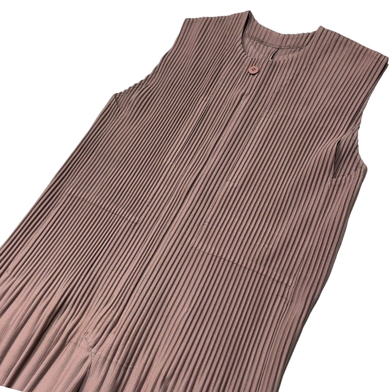 Issey Miyake ベージュオールインワン ISSEY MIYAKE SPRING SUMMER 2026 コレクション 11