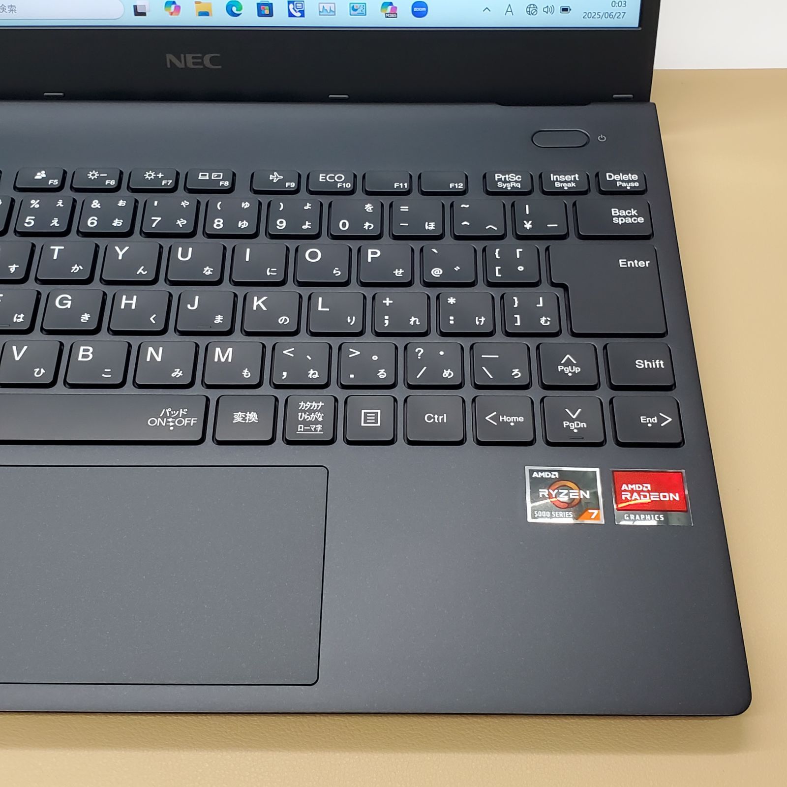 13.3型ノートパソコン