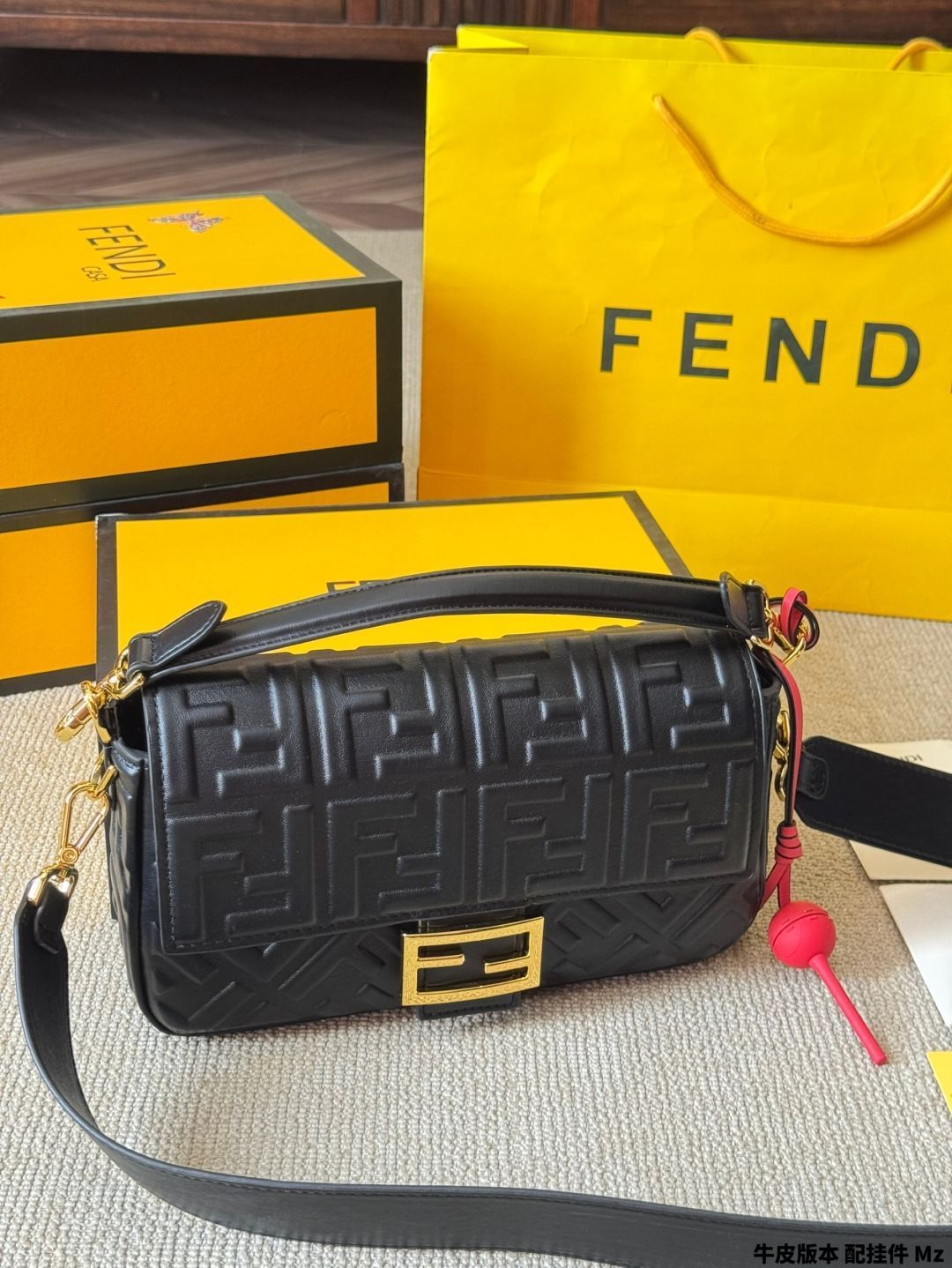 フェンディ　バケット　チャーム Nano Baguette Charm Leather White | Fendi