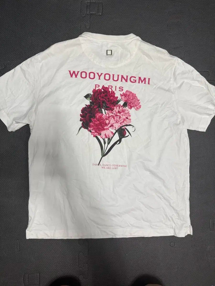 ☆韓国人気☆フェード フラワー Tシャツ/WOOYOUNGMI☆ ☆韓国人気☆フェード フラワー Tシャツ/WOOYOUNGMI