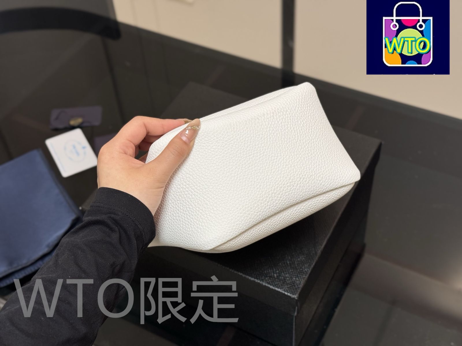 ＊PRADA＊ レザー トートバッグ 関税・送料込み 今日特価】Prada レザー トートバッグ！国内送料無料！限定在庫