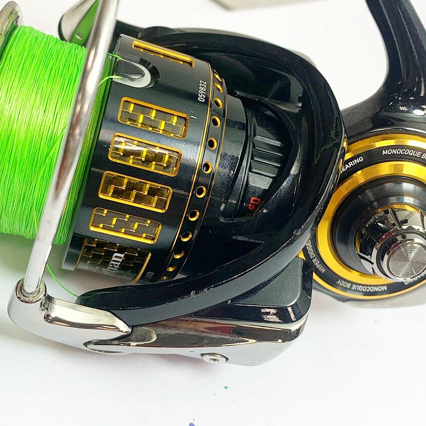 DAIWA ダイワ 17モアザン 3500 スピニングリール ケース付 キズ