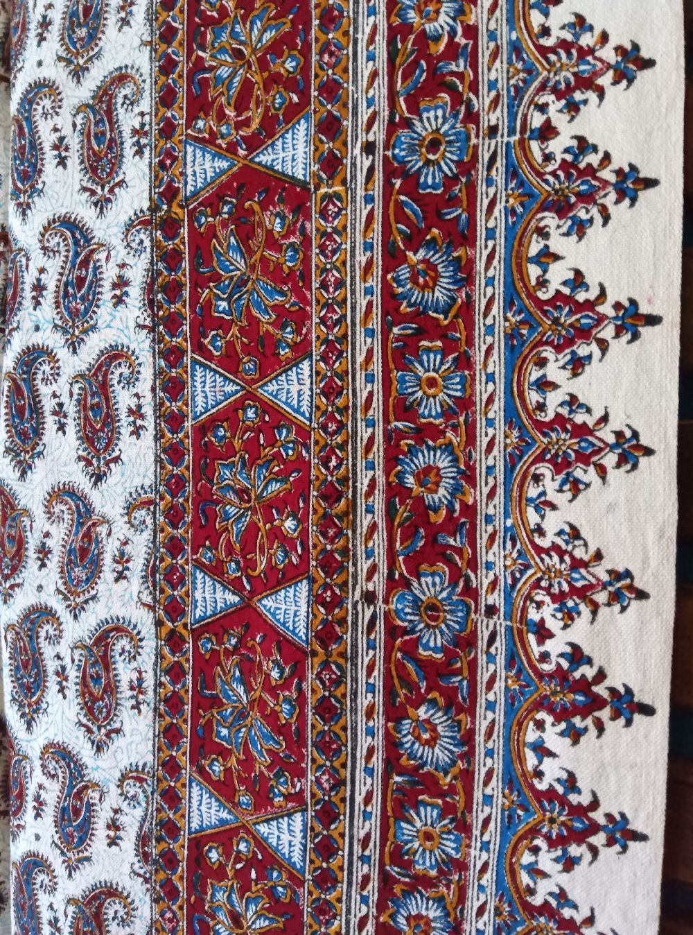 昴ぶる テーブルクロス ペルシャ更紗 木版染め イラン イスファハン コットン ペイズリー 手染め タペストリー インテリアファブリック 伝統工芸品 民族雑貨 エスニック ベッドカバー ソファカバー