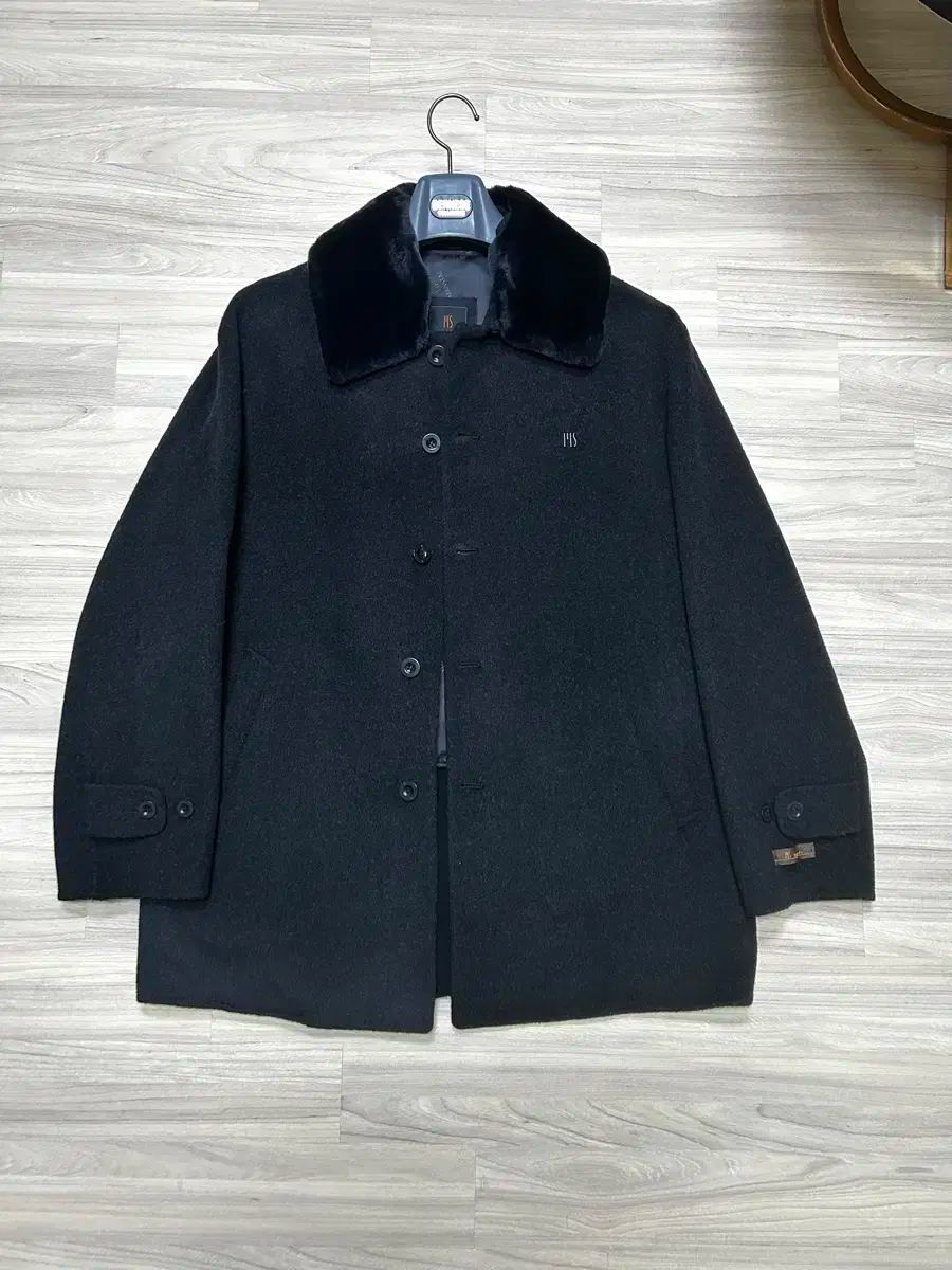 マンスタ メンズ ファーKARA ハンドメイド ウール100 ハーフコート 105