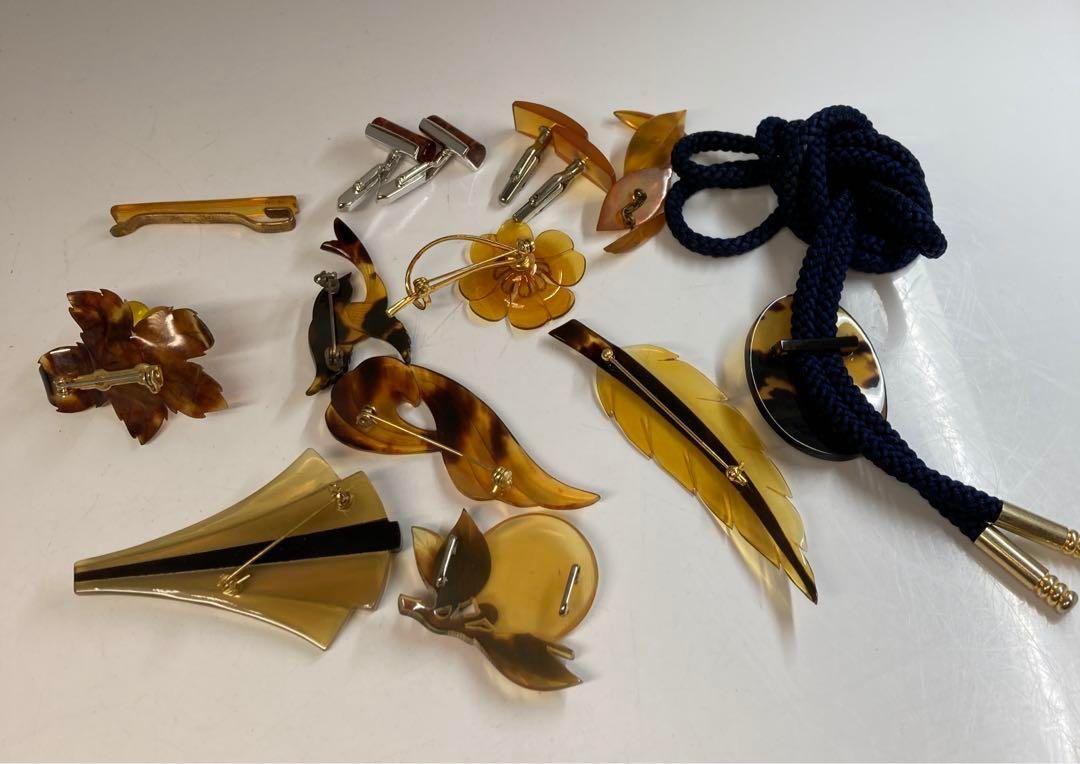 櫛 ブローチ等
