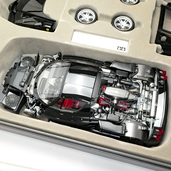 タミヤ エンツォフェラーリ1/12 ブラックバージョン半完成モデル