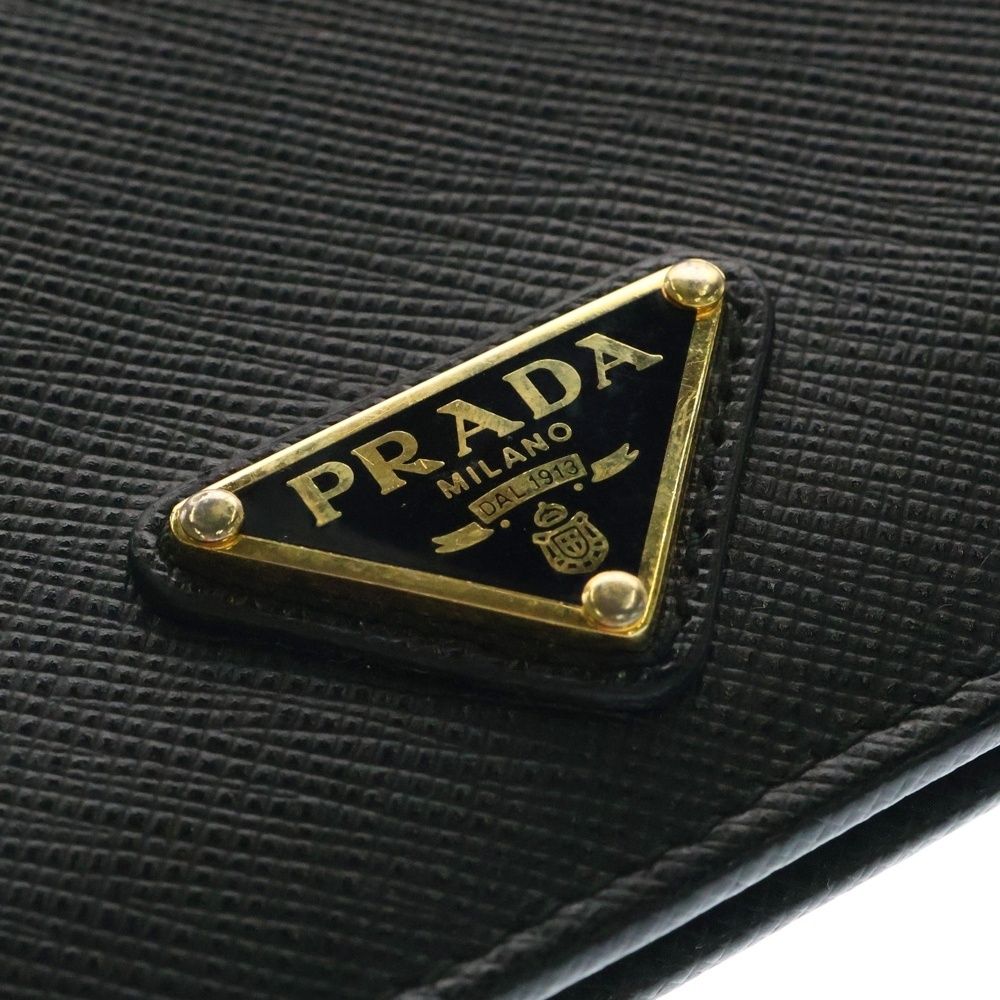 PRADA (プラダ) サフィアーノ トライアングルロゴ 三角プレート