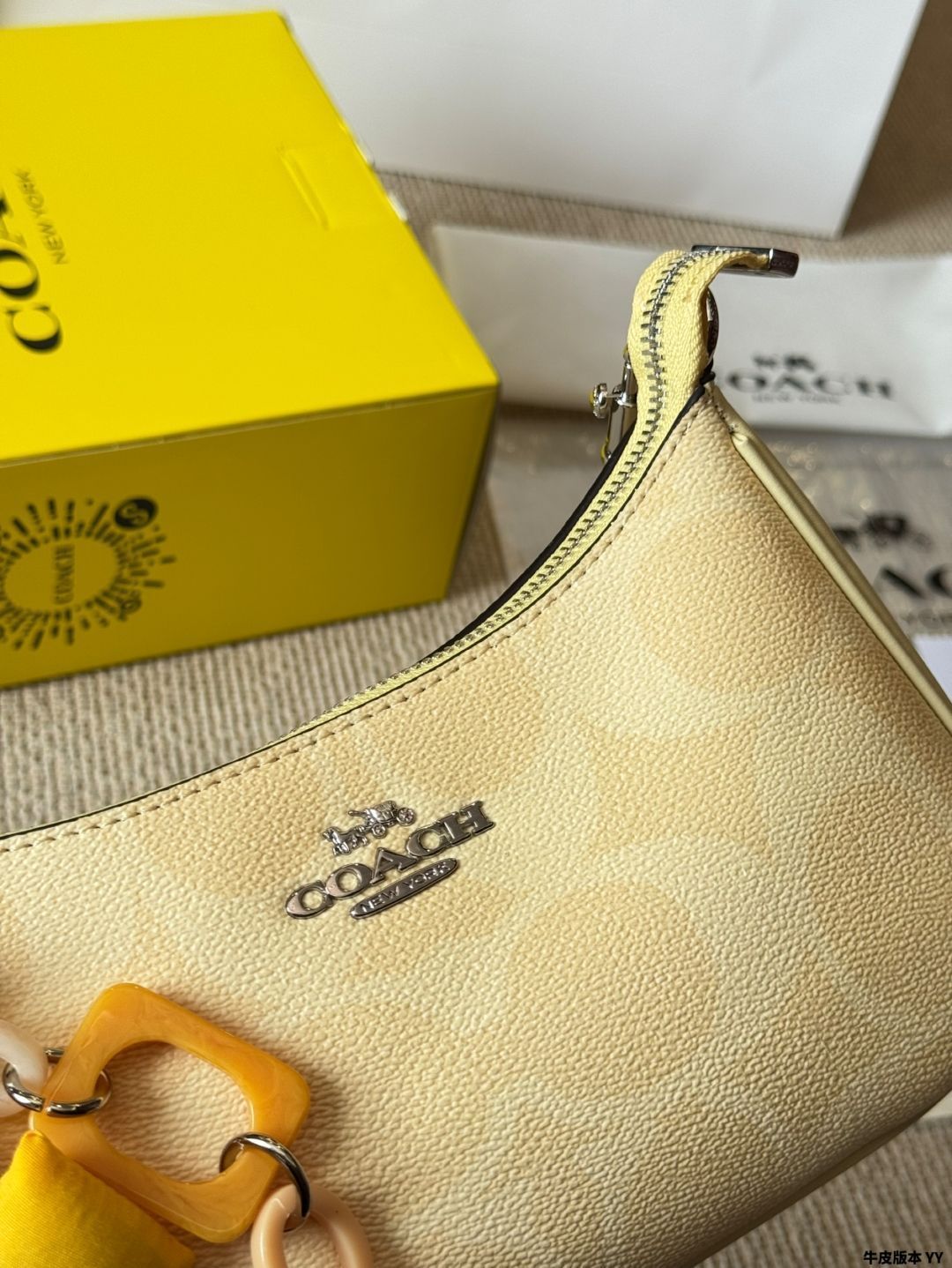 Teri アンダーアームバッグ