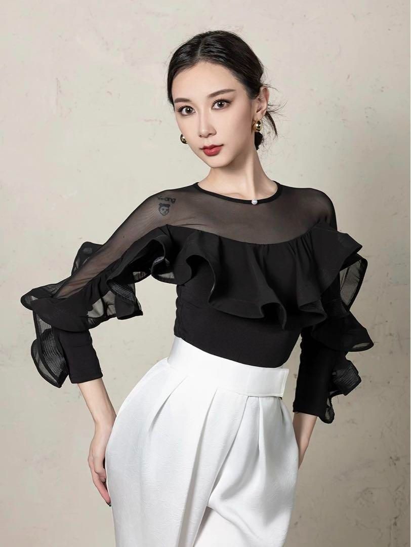 スカートに合わせても