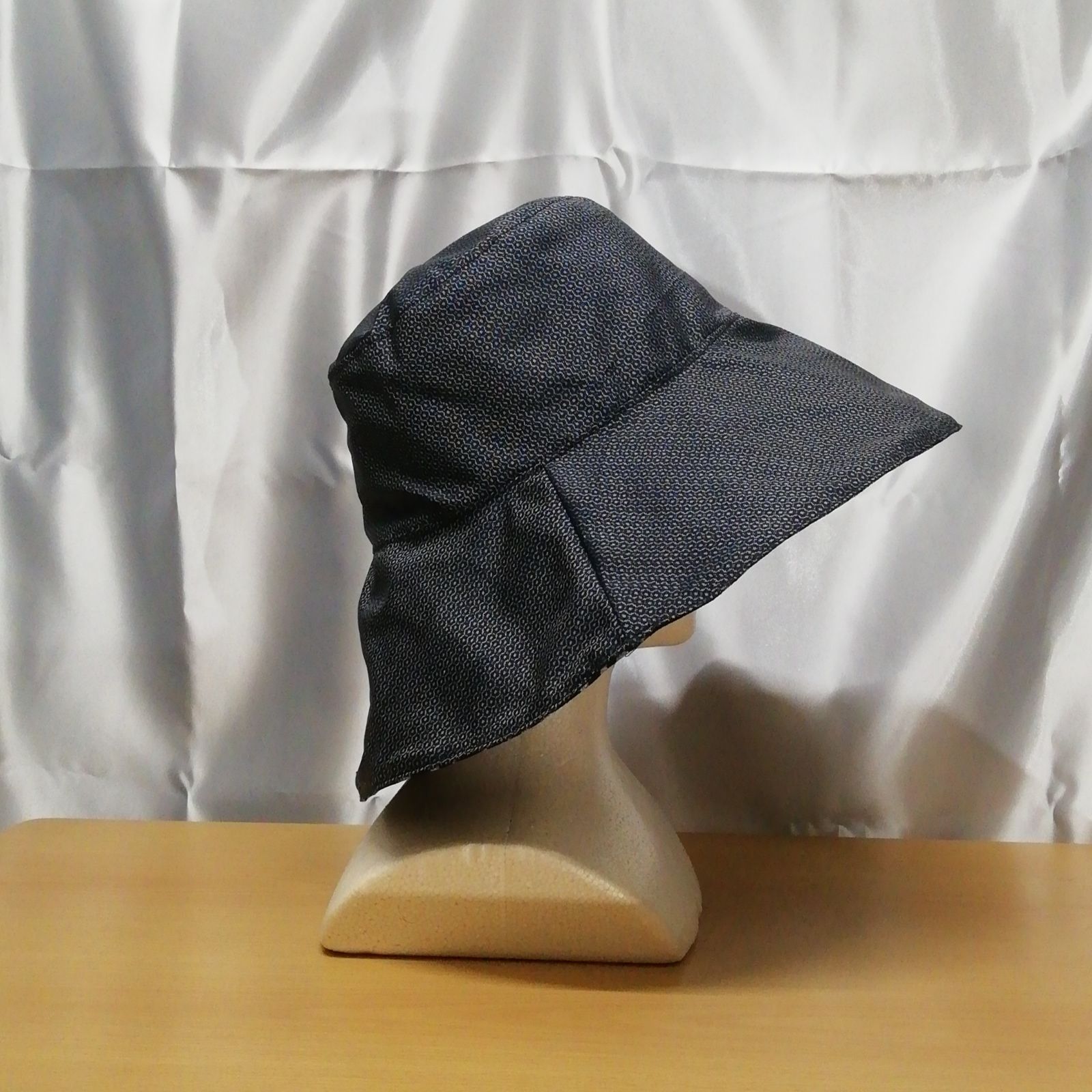 大島紬と紬の帽子 クロッシェ型ハット つば広帽子 リバーシブル