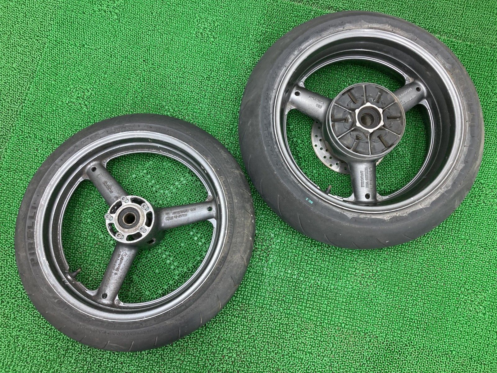 GSX1300Rハヤブサ ホイール 前後 B0A/AJT JS1GW71A342100*** スズキ 純正 1998年式外し GW71A B0A AJT フロントリアセット 【中古】 81 GSX1300Rハヤブサ ホイール 前後 B0A/AJT JS1GW71A342100*** スズキ