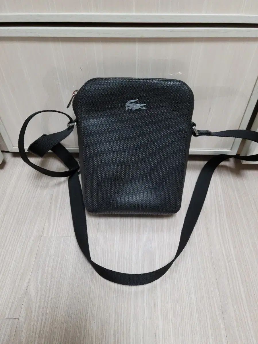 【雷市場（ポンジャン）商品韓国直送】LACOSTE(ラコステ) クロスバッグ