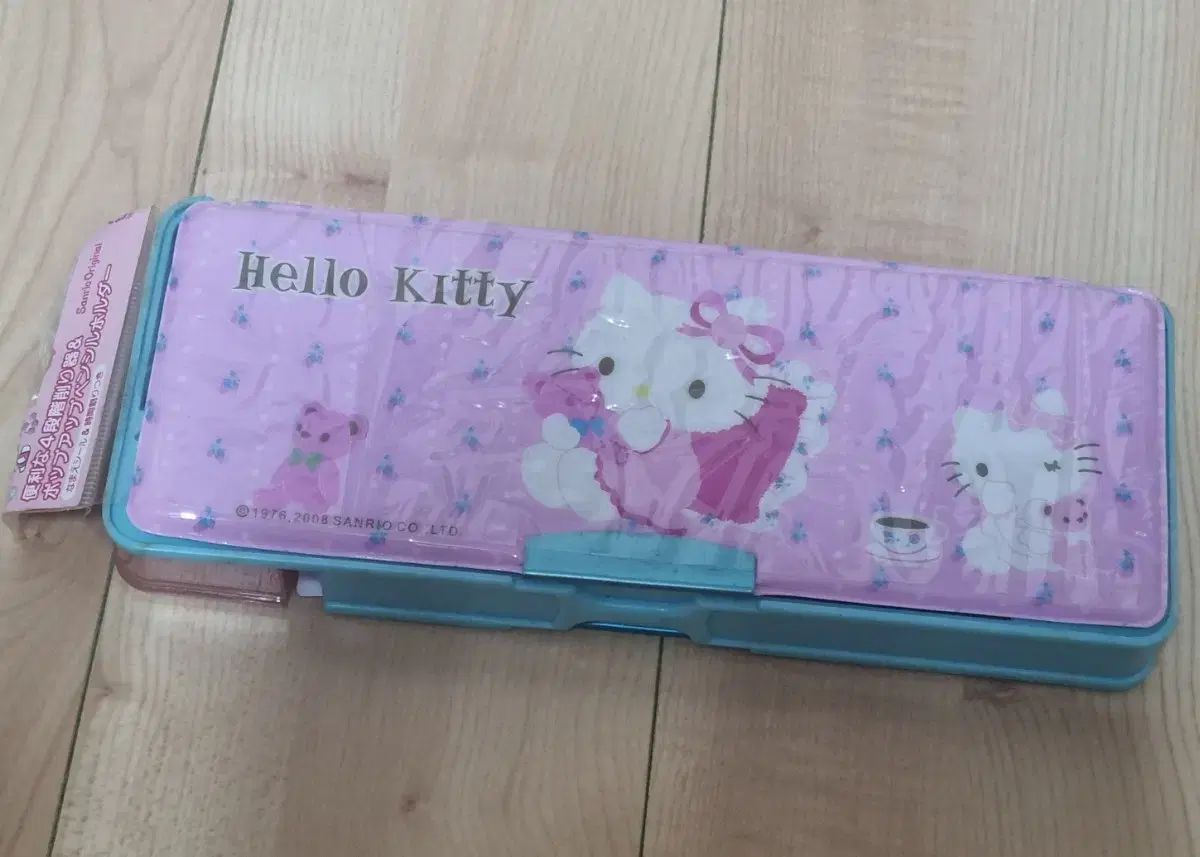 送料無料，正規品 ハローキティ（HELLO KITTY） クラシックペンシルケース 語学・辞書・学習参考書