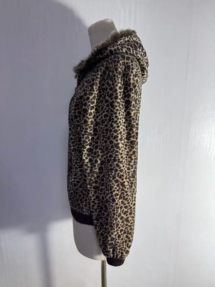 ジップアップパーカー