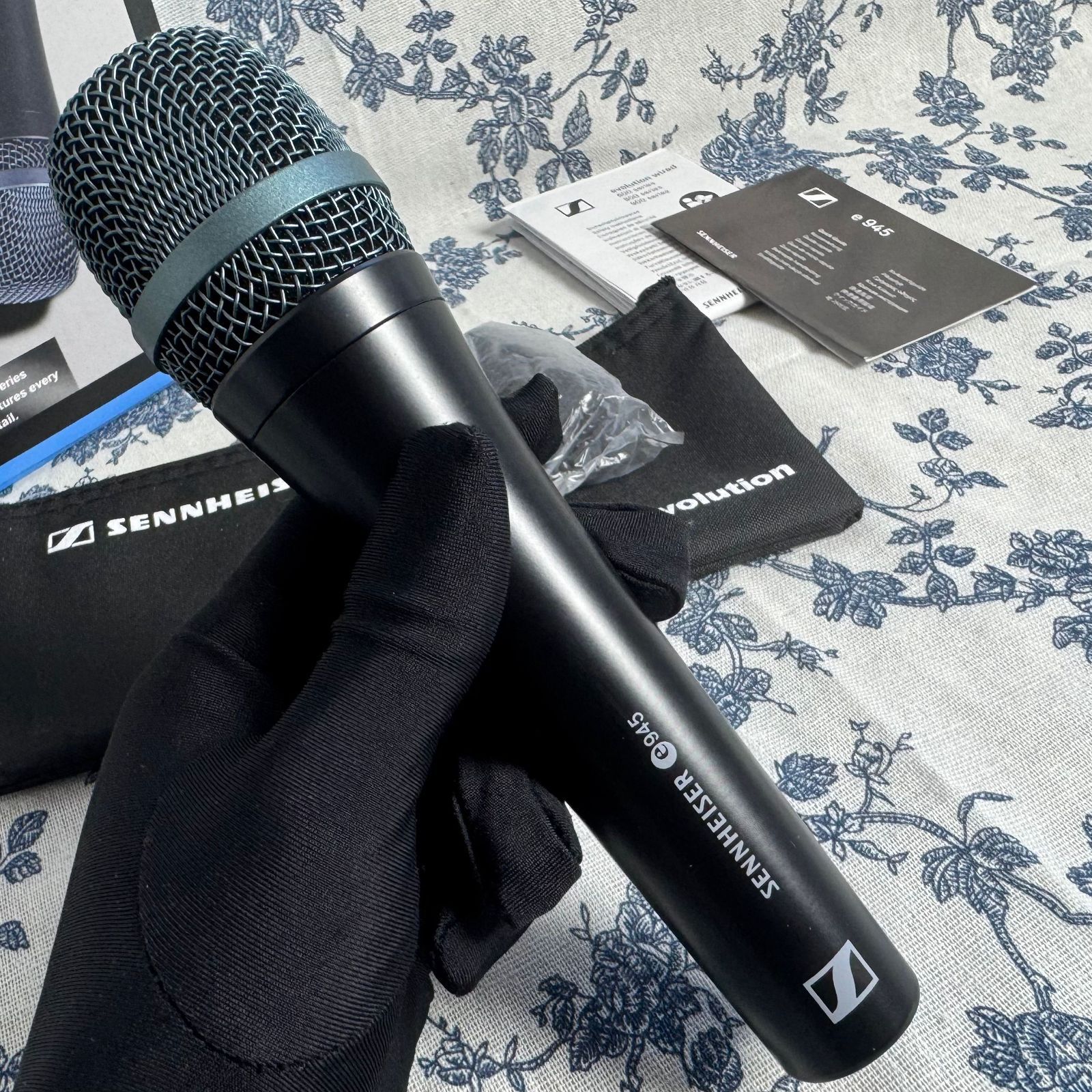 SENNHEISER
