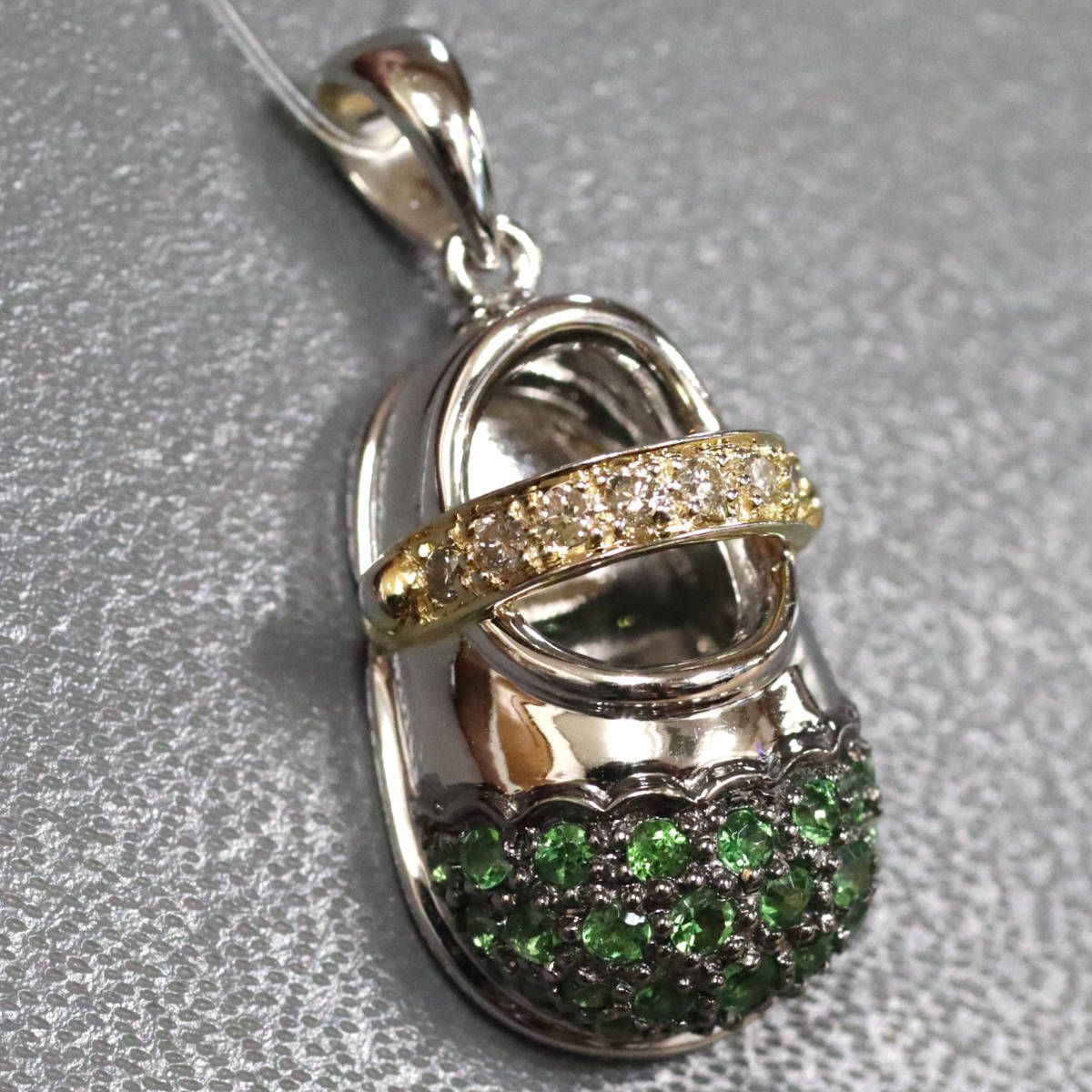 18K/750エメラルドダイヤモンドペンダントトップ 靴モチーフ E0.45 D0  