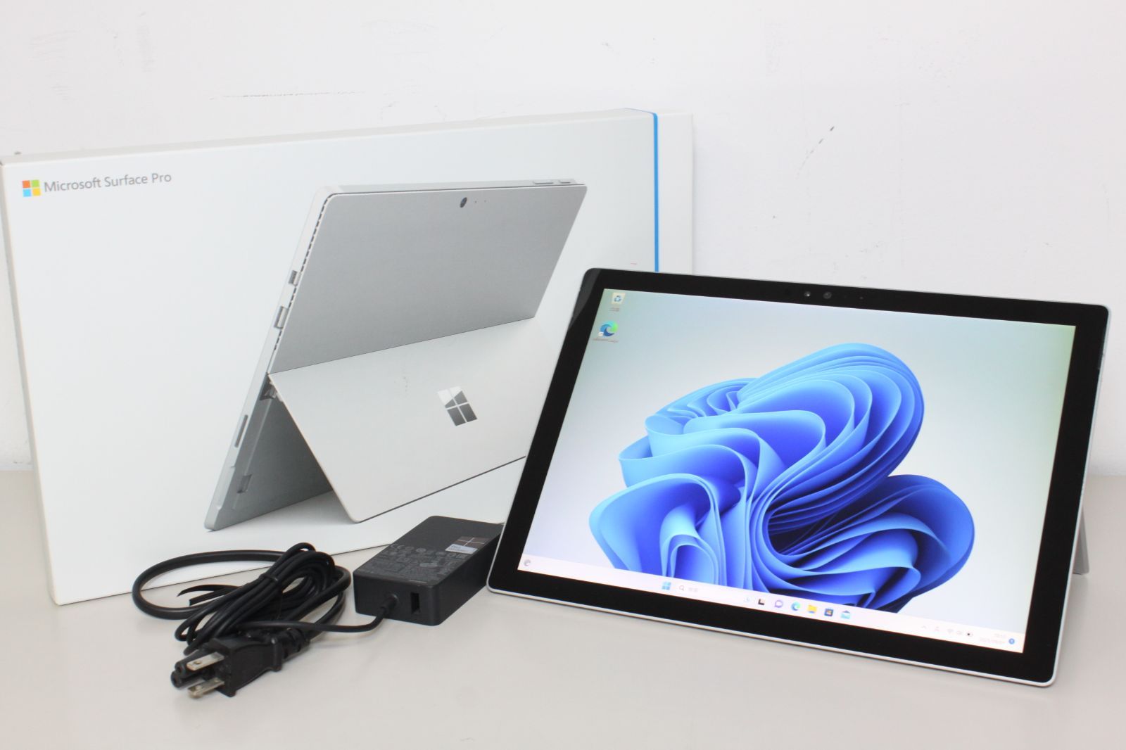 Surface Pro(5) i5 256GB 8GB RAM ジャンク-eastgate.mk