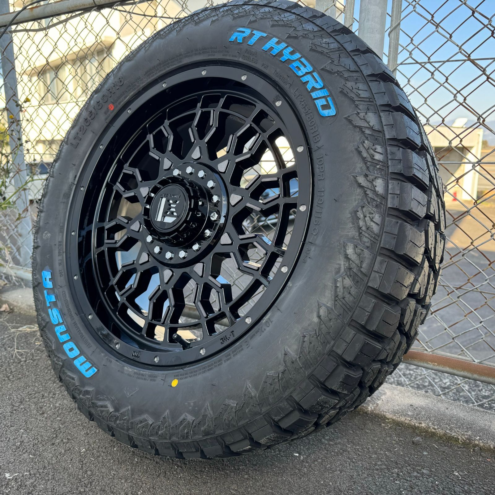 ランドクルーザー300 タイヤ ホイールセット 18インチ 4本セット 1台分 LEXXEL PreDator レクセル プレデター MONSTA  RT HYBRID 265/60R18 モンスタタイヤ ホワイトレター オフロード系タイヤ ホイールセット - メルカリ