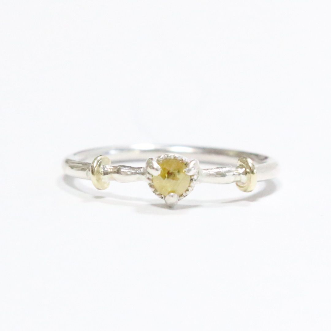 ローズカットイエローダイヤモンドの3つ爪ミル打ちK10小ワッカシルバーリング10 ローズカットのイエローダイヤモンドの3つ爪ミル打ちK10小ワッカ