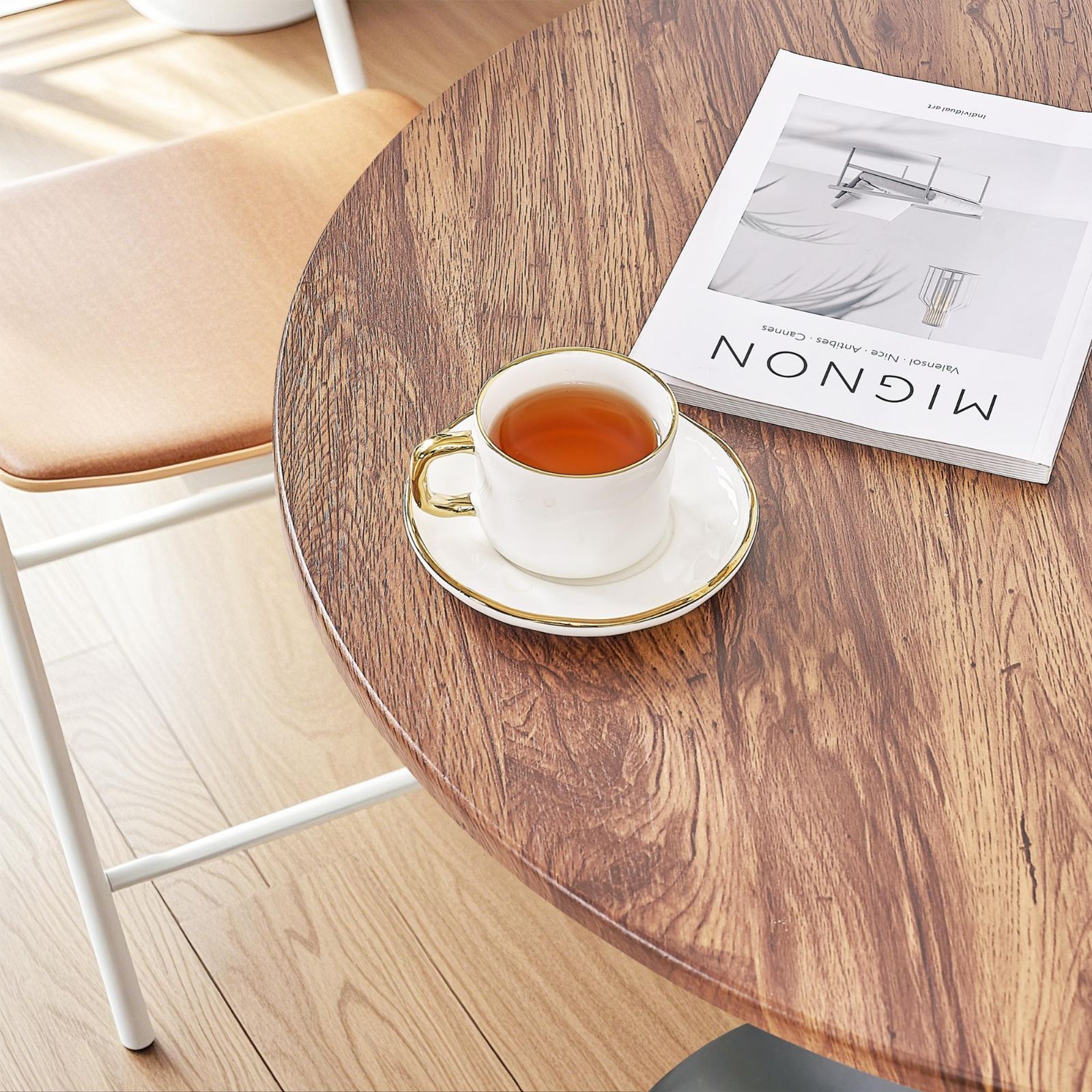 未使用　木目調ダイニングテーブル　リビングテーブル　丸脚　ウォールナットブラウン ダイニングテーブル未開封品 未開封 木目調ダイニングテーブル