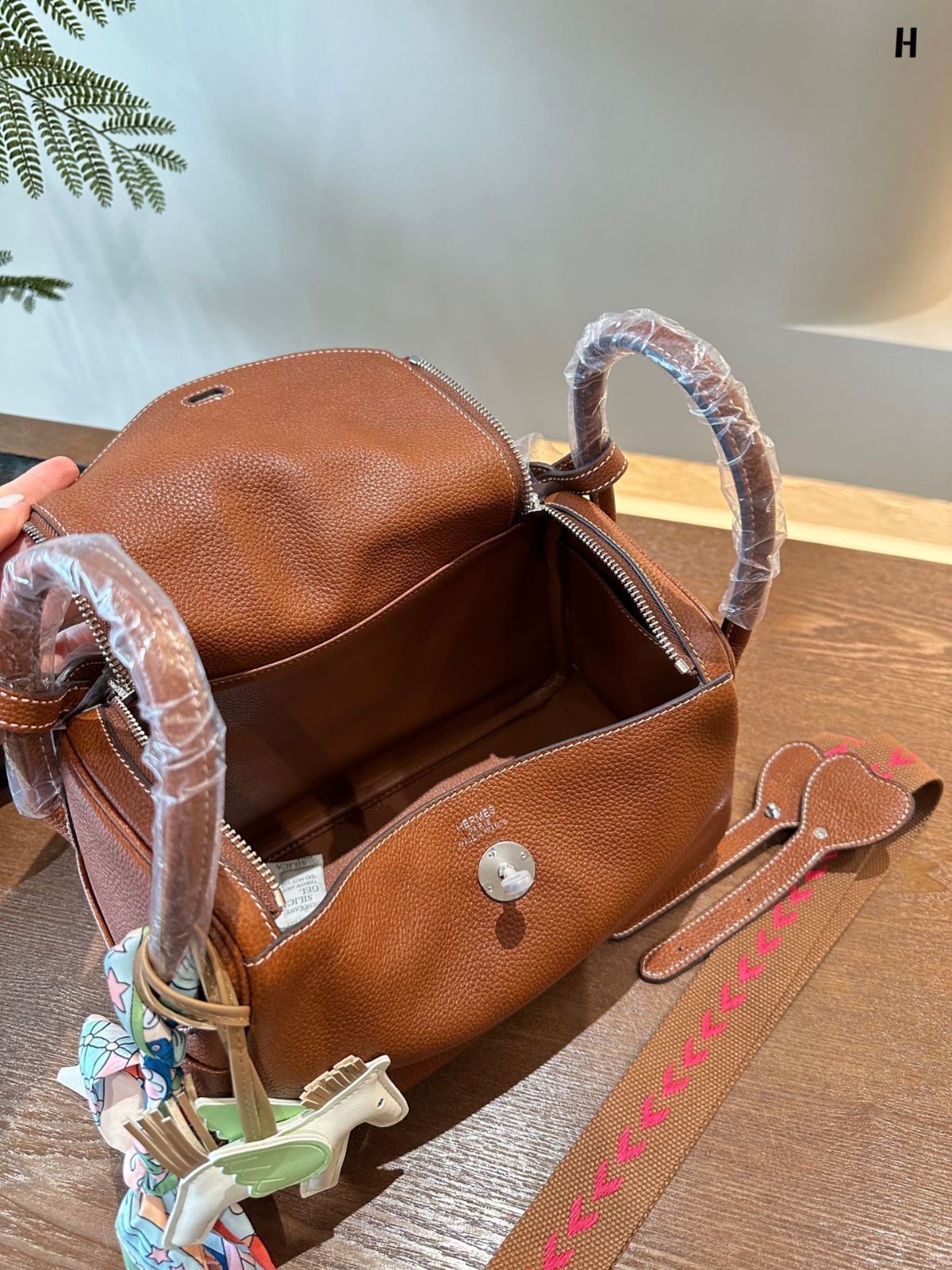 手首バッグ 財布