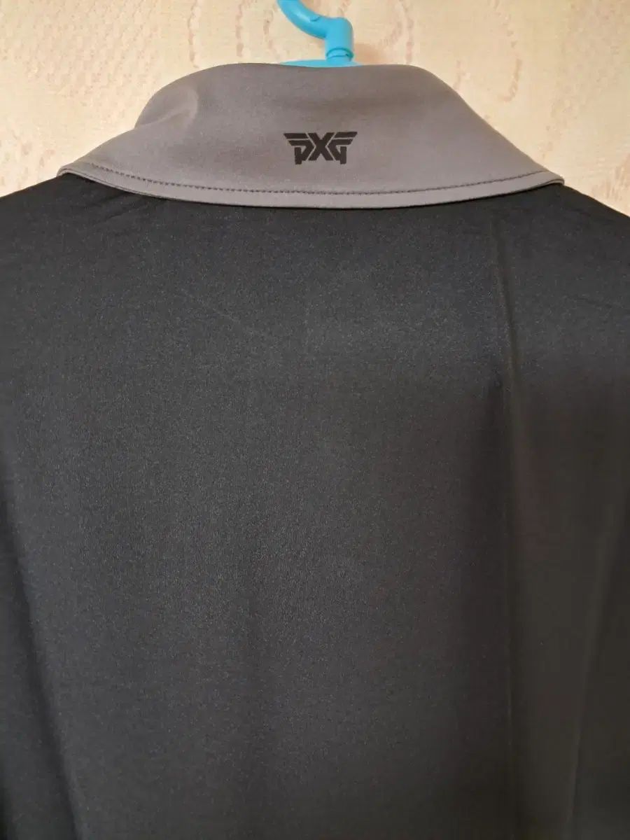 襟付きTシャツ