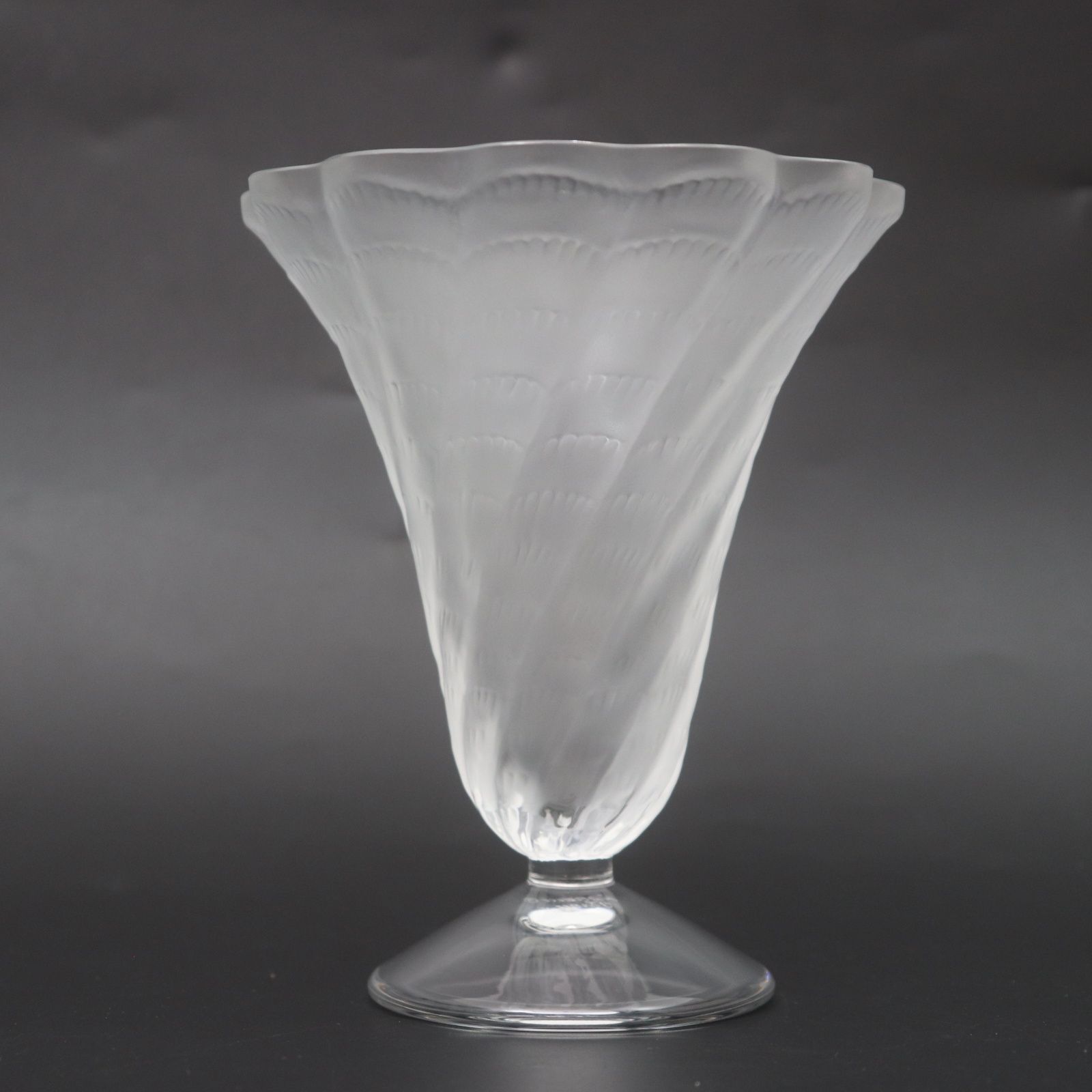 LALIQUE クリスタルガラス 花瓶　フラワーベース フランス LALIQUE(ラリック) クリスタルガラス 花のような