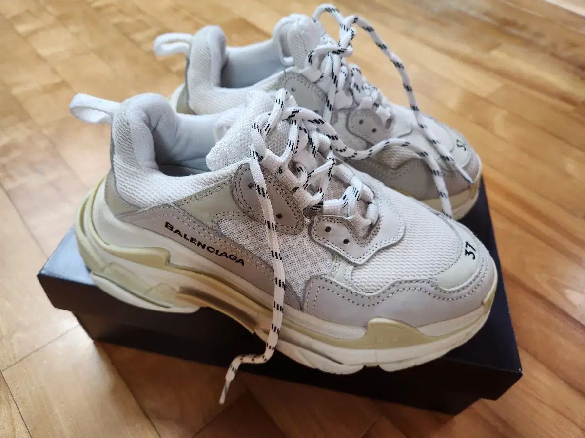BALENCIAGA バレンシアガ トリプル S 37 サイズ