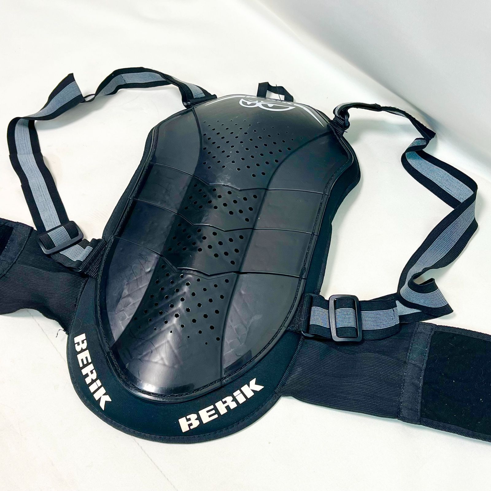 BERIK ベリック　6分割バックプロテクター　6分割脊椎プロテクター 楽天市場】BERIK ベリック 脊椎パッド バックプロテクター CE