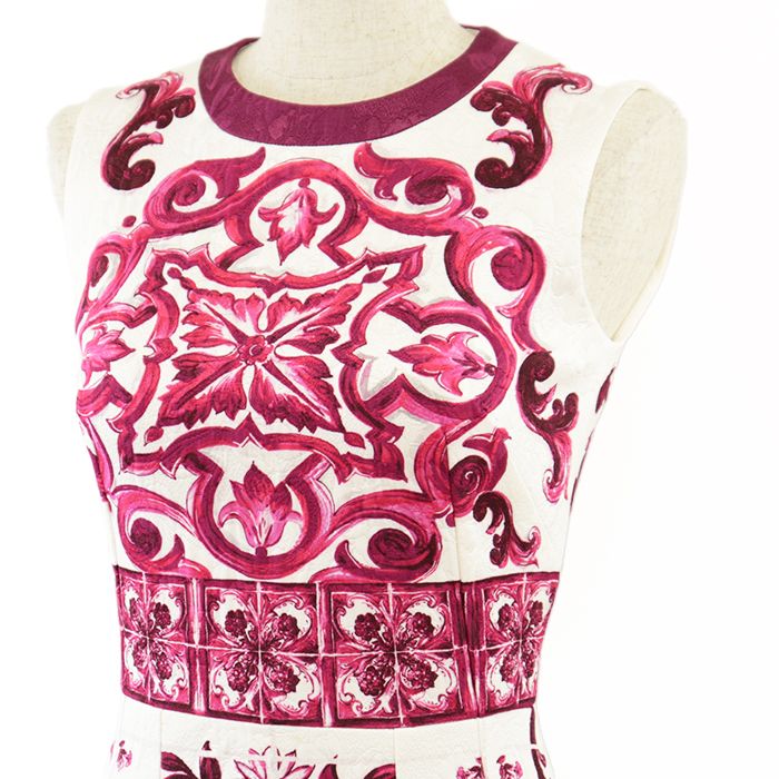 DOLCE-GABBANA ドルチェアンドガッバーナ ワンピース ブロケード マヨリカプリント ジャガード ノースリーブ ドレス レディース サイズ 36 パープル ピンク ホワイト 紫 桃 白 イタリア製 WWW_OLIVIERBERNSTEIN_COM