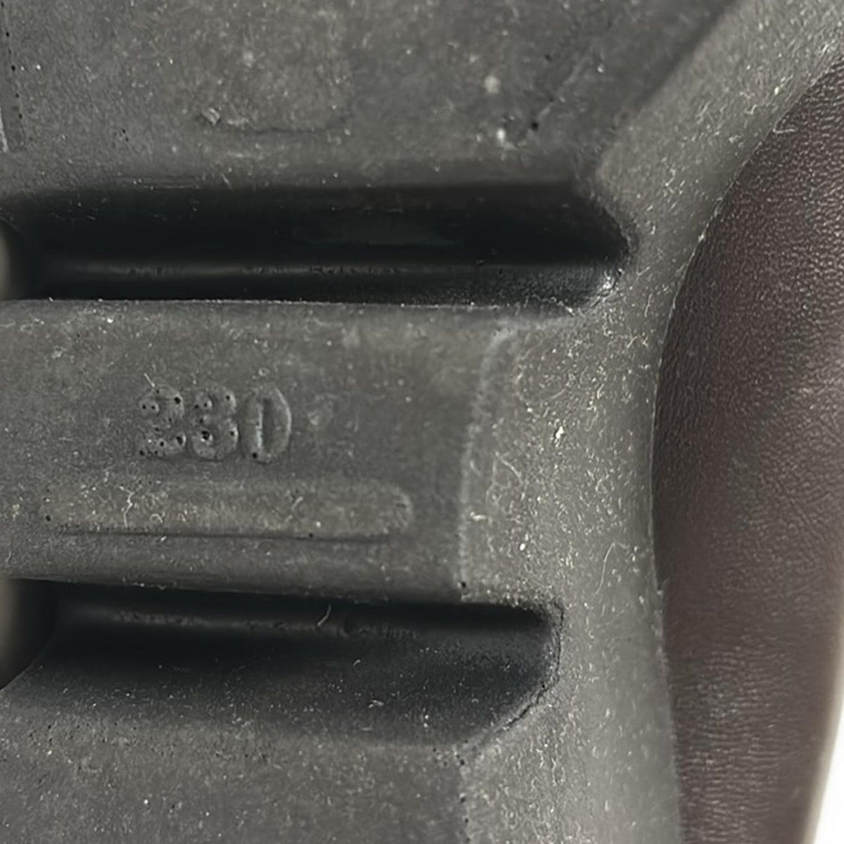 ダークブラウン レザー