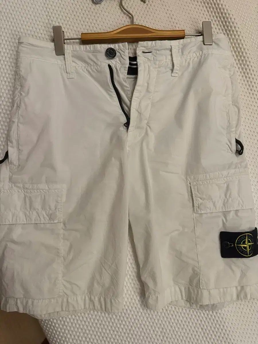 STONE ISLAND ストーンアイランド 白 カーゴ ハーフパンツ