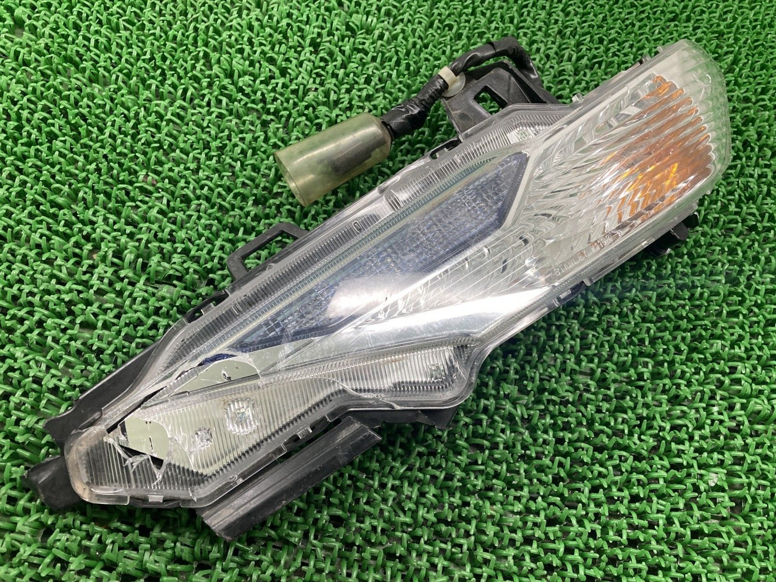 リード125 フロントウインカー 左 W1198 ホンダ 純正 バイク 部品 JF45 13-17年 LEAD125 修復素材に コケキズ無し 【中古】 66 リード125 フロントウインカー 左 W1198 ホンダ 純正 バイク 部品 JF45