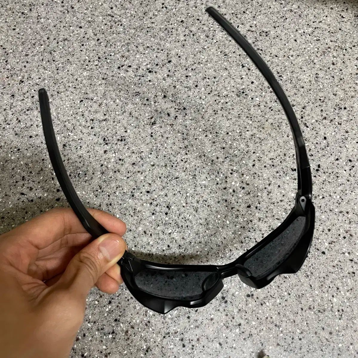 OAKLEY