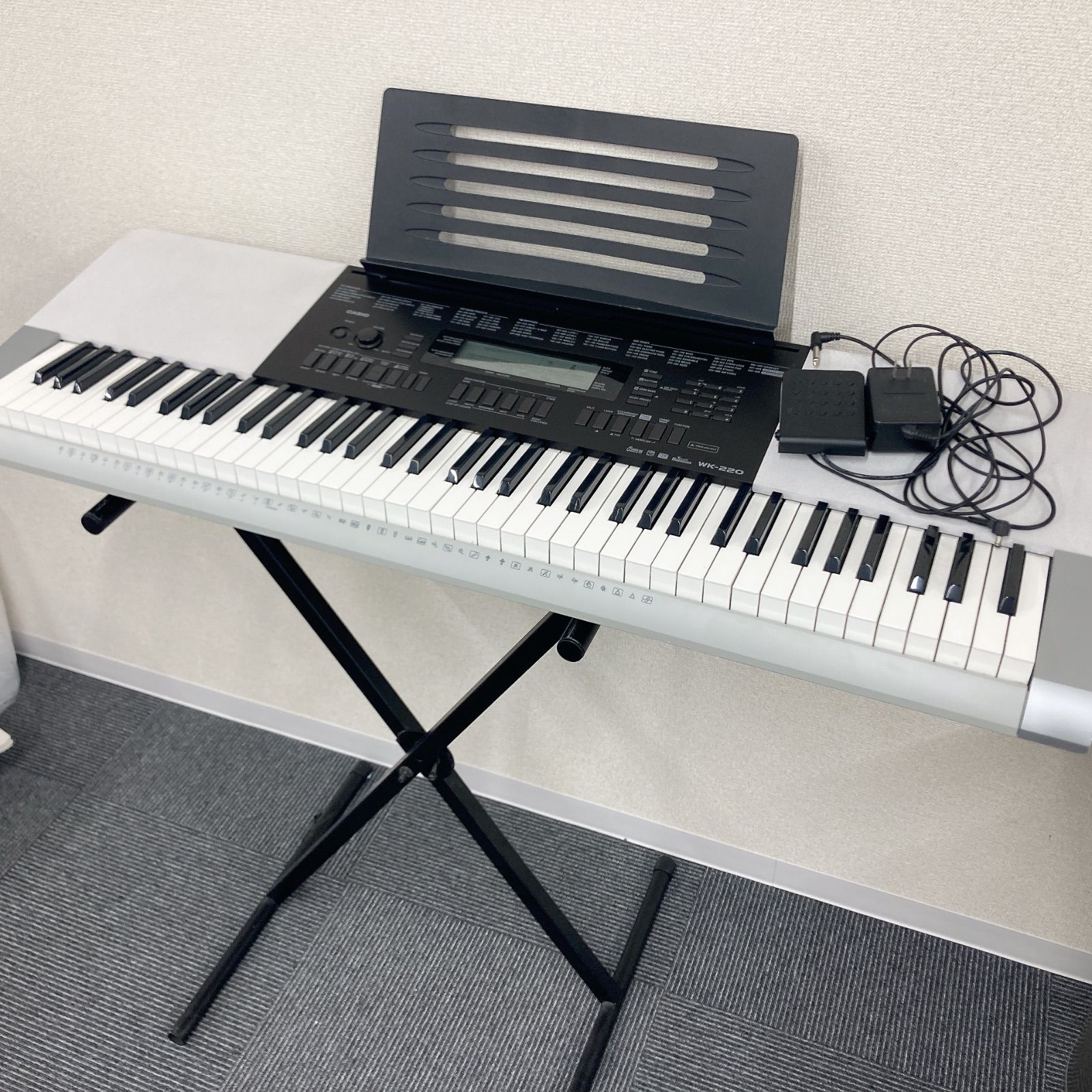 CASIO WK-220 電子キーボード 76鍵　ACアダプター付属 CASIO WK-220 電子キーボード 76鍵 ACアダプター付属