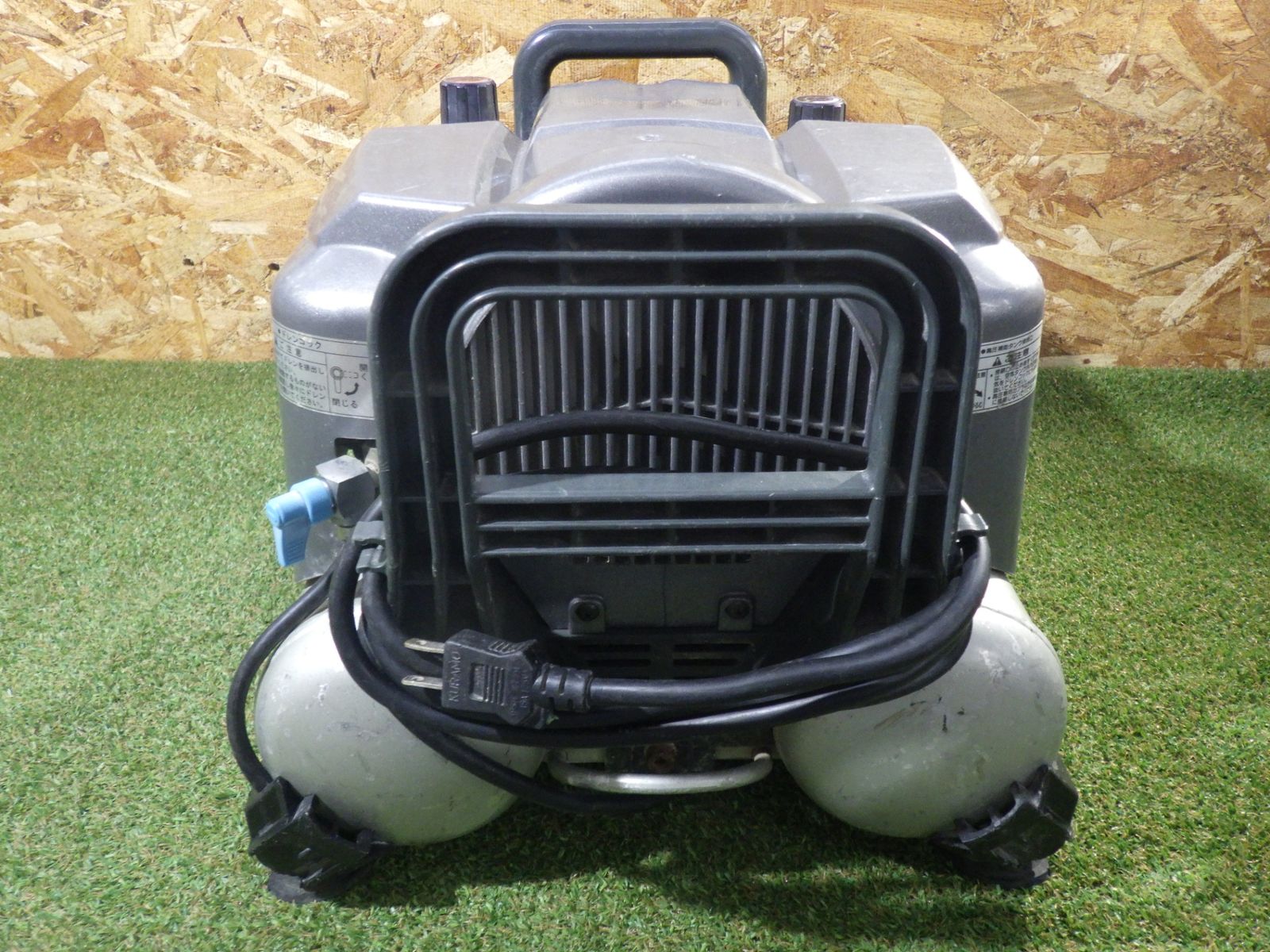 本体に割れあり