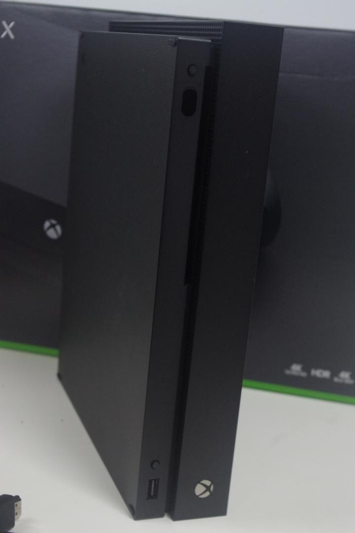 美品】4K対応！ Xbox One X 1TB / CYV-00062 - メルカリ