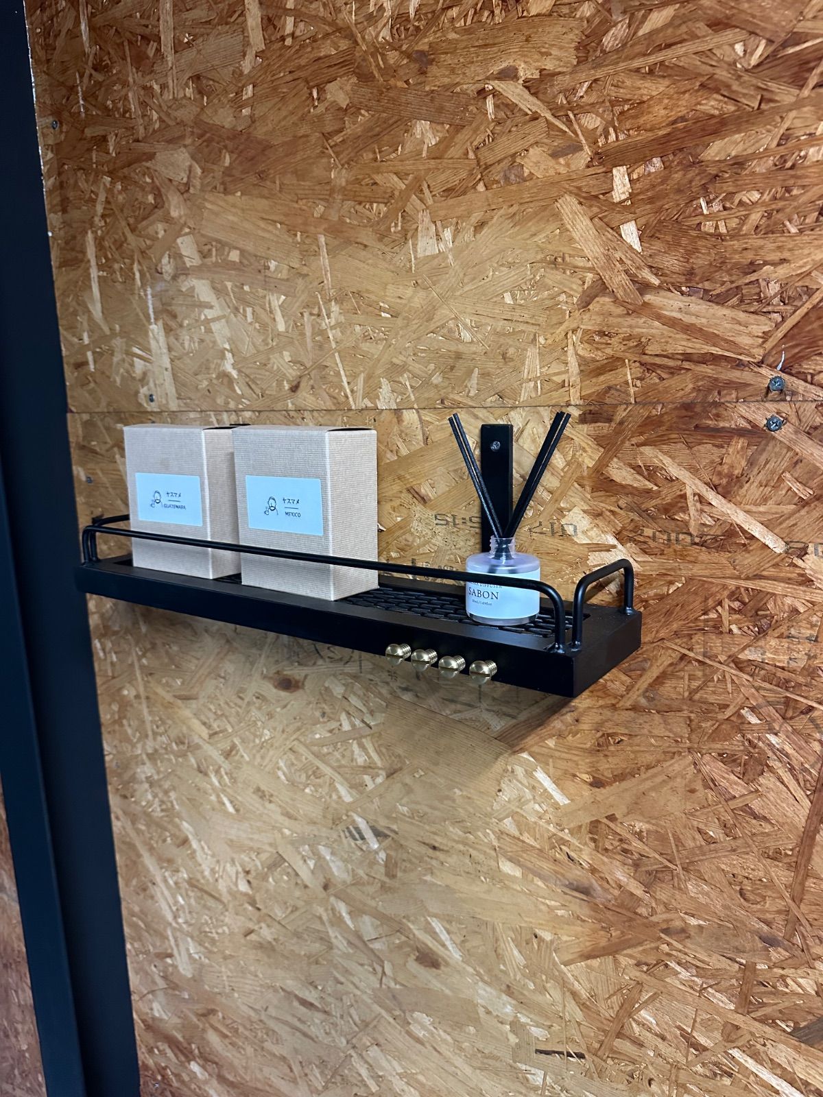 ウォールシェルフ　アイアン壁掛けラック　コレクションラック　ハンドメイド　男前 アイアンウォールシェルフ アイアンシェルフ インダストリアル 男前