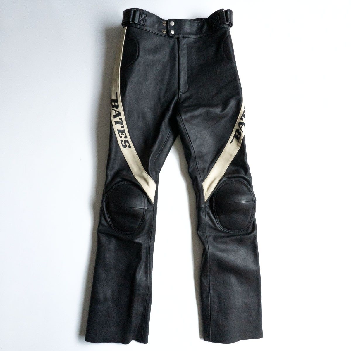 BATES ベイツ ブラックレザー バイクパンツ キルティング膝パッド 本革 BATES バイク用パンツ ブラック BATES ベイツ ブラックレザー