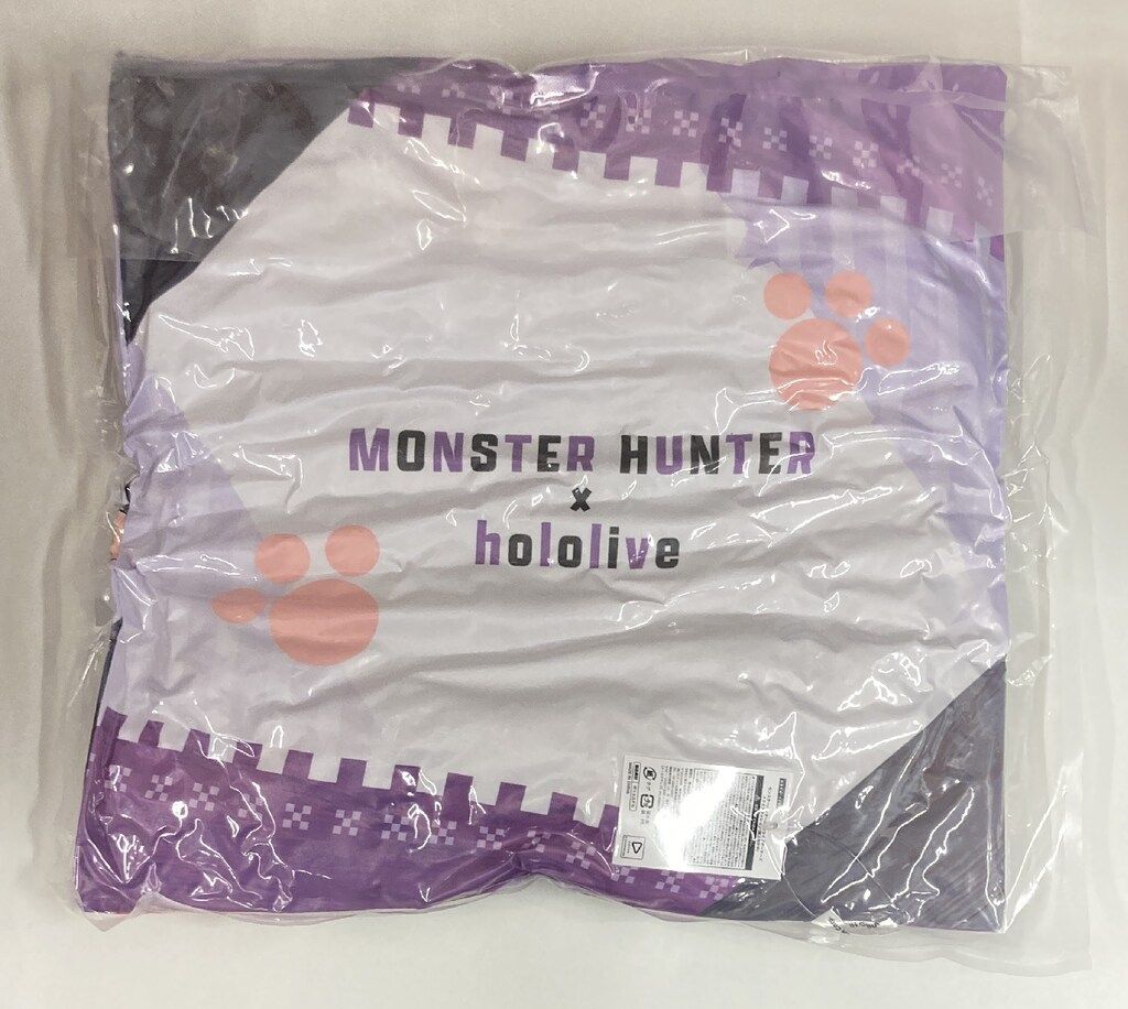 モンハン×カプコン　猫又おかゆ スクエアクッション ポーチ 缶バッジ 4種コンプセットモンスターハンター×ホロライブ スクエアクッション