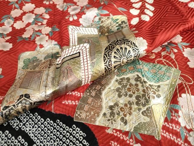 正絹 豪華振袖 絞り 草花文 金彩8点セット 赤白黒 総絞り 正絹振袖【326】 – SAKURA TOKYO