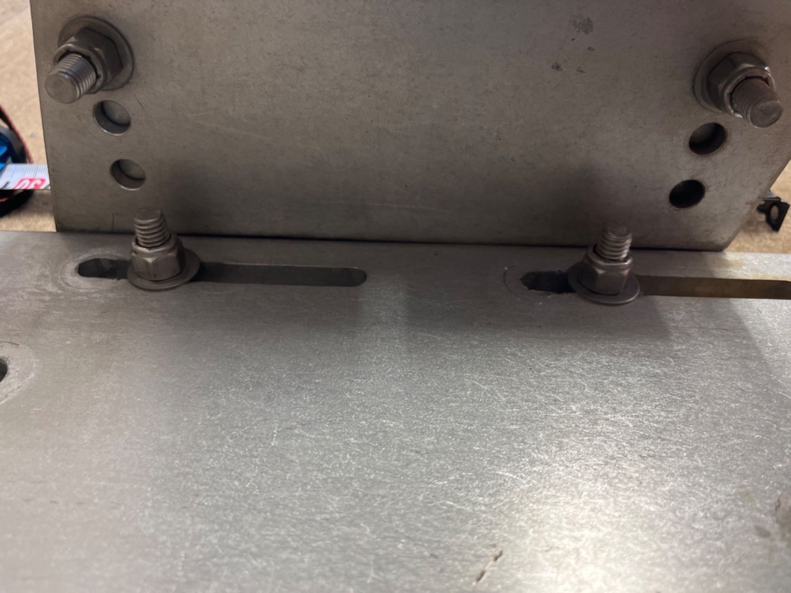 ミニジャックプレート MINI MANUAL 18″ 18インチ アルミボート 小型FRP艇に最適 2inch～5inchまでの3段階のセットバック調整 上下に2inchスライド調整 40HP 2Sまで積載 OLIVEOS_COM_TR