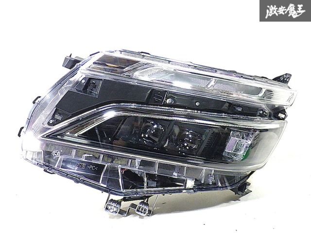 トヨタ ヴォクシー(6AA-ZWR80W)の中古車一覧｜中古車の