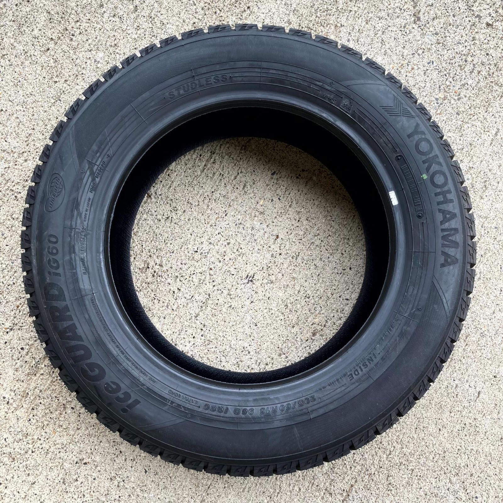 新品 ヨコハマ アイスガード6 IG60 205/60R16 スタッドレスタイヤ 4本