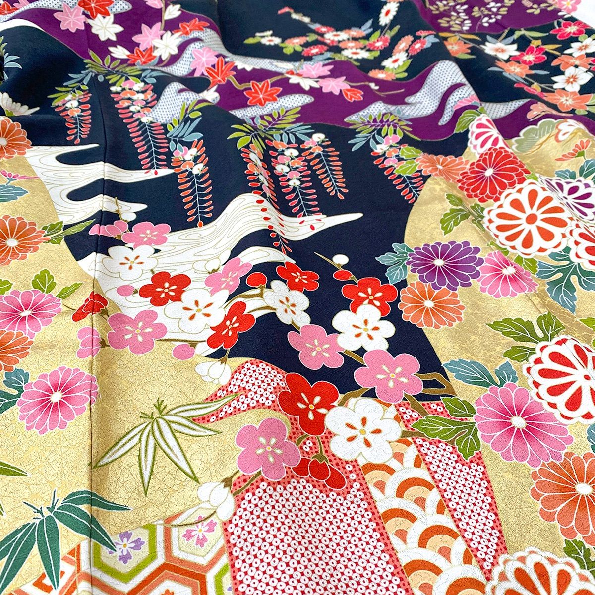 futx86 正絹 豪華 振袖 美品 紫色 ガード加工 四季の花柄 11号