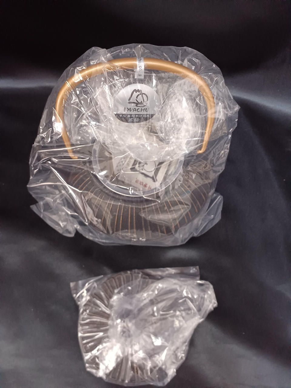 岩鋳 南部鉄器 急須 5型菊 金|黒 Iwachu Nanbu Ironware Teapot Type 5 Chrysanthemum Design G |Black