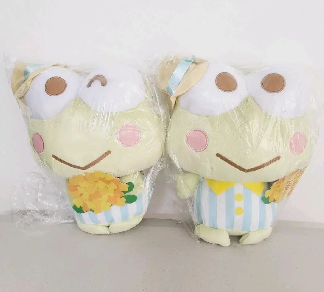 日本 サンリオ 花をつけたけろっぴぬいぐるみ 30cm 2種セット