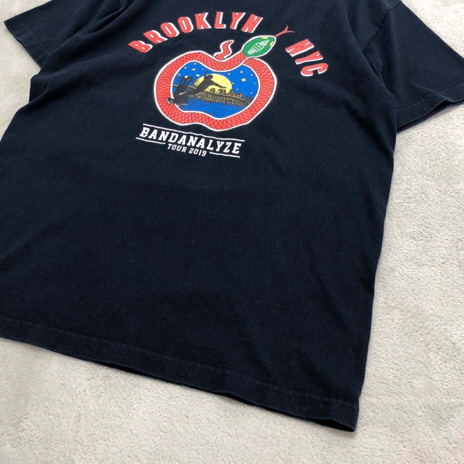 CHALLENGER NYC APPLE TEE BANDANALYZE TOUR 2019 プリントTシャツ 