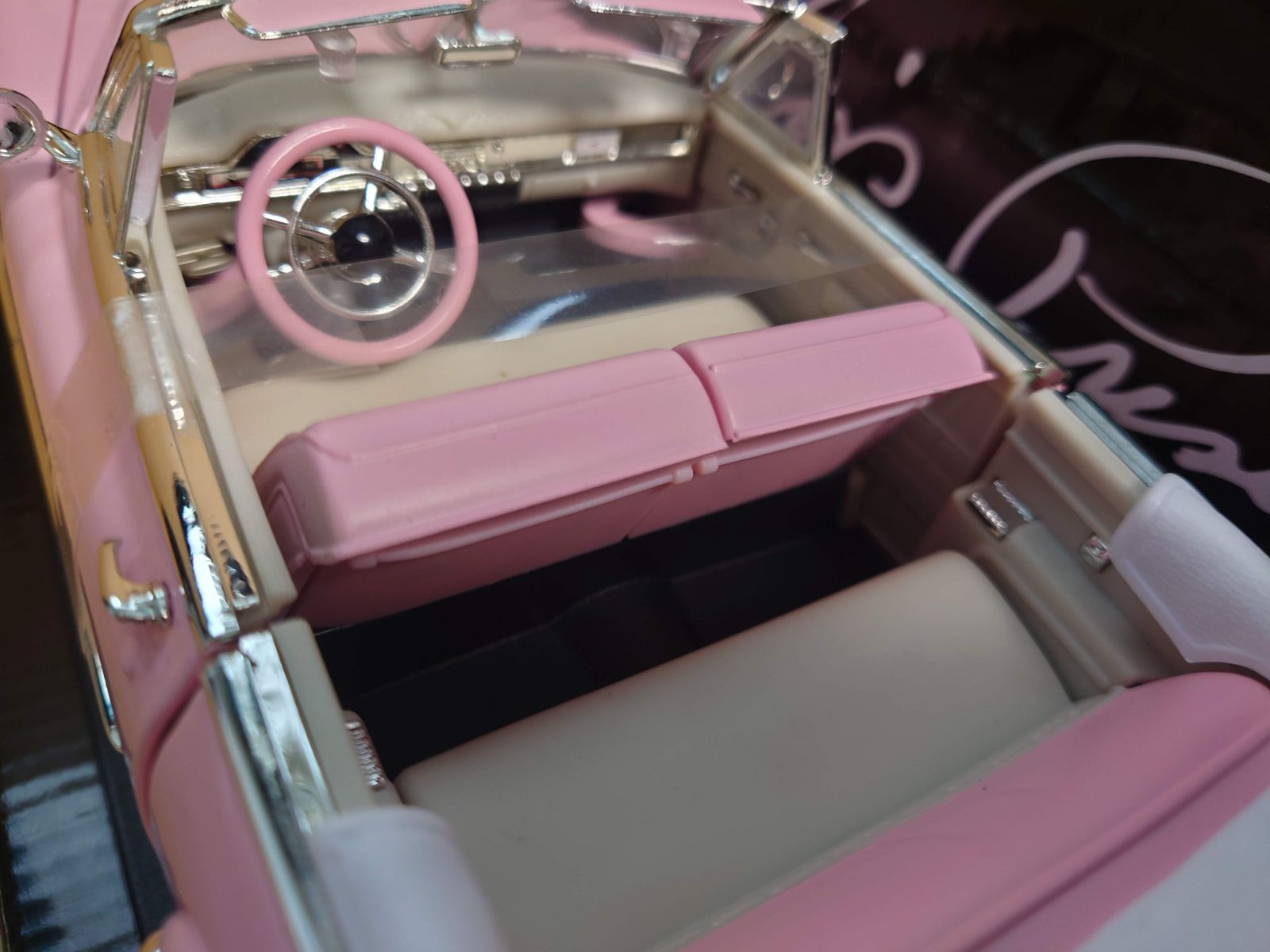 1/18 ピンクキャデラック シリーズ62 クーペオープンカー 1949 ダイ