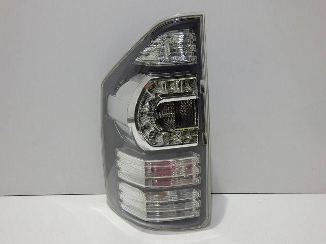 ヴォクシー 後期 左テールレンズ ZRR70/75 28-220 コーティング LED球